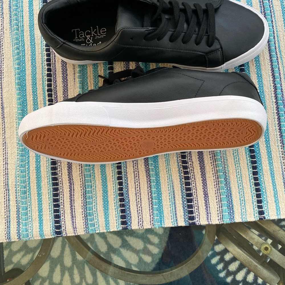 New in the box MENS Tackle & Tides shoes black& white size 12 medium - Picture 7 of 10